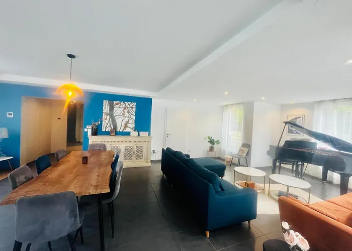 Modern House With Terrace Garden Close To Vakantiehuis *