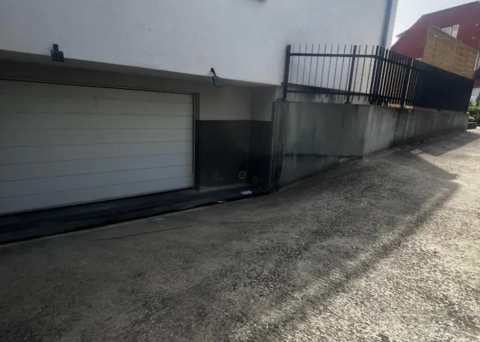 Vakantiehuis Modern House With Terrace Garden Close To *